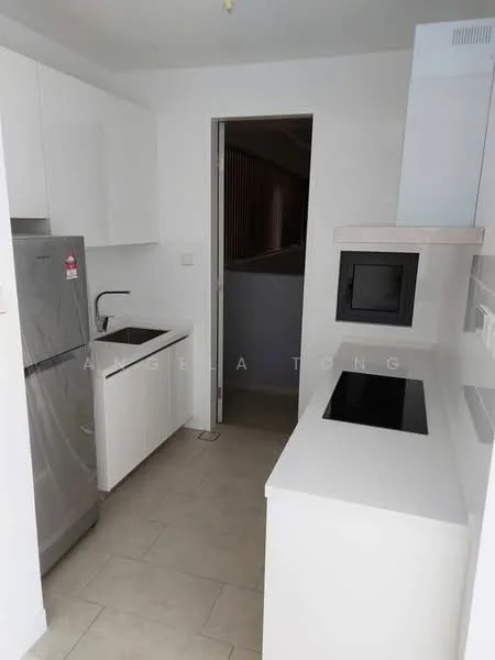 Kitchen features: white shaker cabinets, stainless-steel fridge, single-bowl stainless-steel sink, chrome pull-down faucet, quartz countertop, built-in microwave, 4-zone induction hob, tile flooring, white walls, recessed downlights; style: modern.