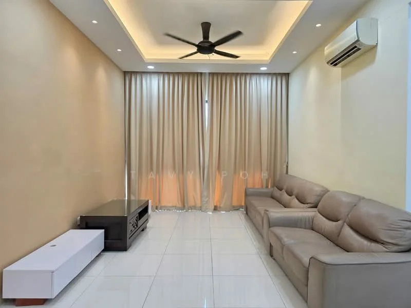 Living features: 5-blade ceiling fan with integrated LED light, cream painted walls, white tiled flooring, sofa in beige leather, TV console in dark wood, large window with sheer curtains, air conditioning unit on wall, recessed lighting; style: modern.