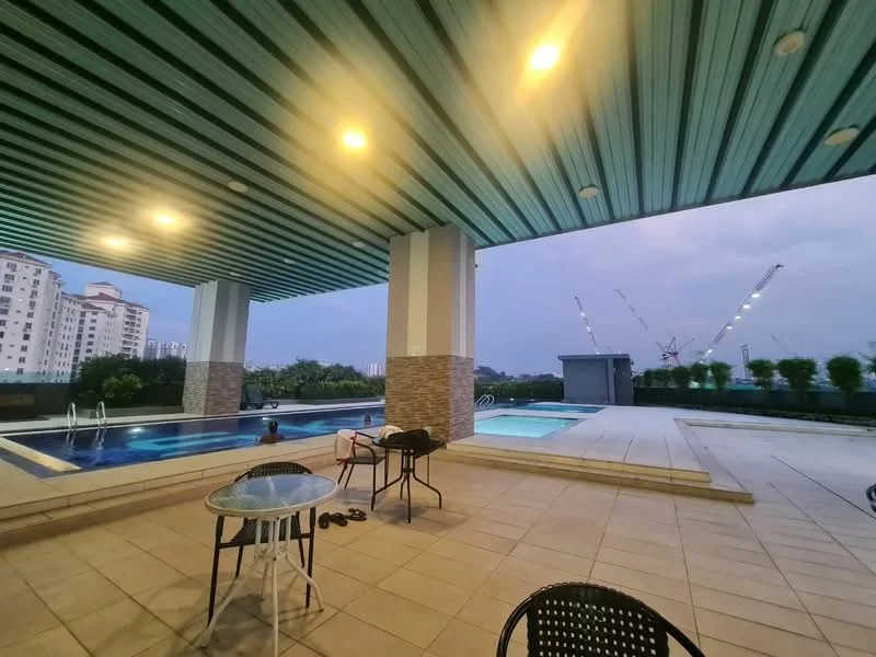 Exterior type: swimming pool deck; features: infinity pool, lap pool, pool deck with loungers, outdoor dining area with table and chairs, covered seating area, landscaped greenery, city skyline view, modern architectural design, ambient lighting, tiled flooring, glass railing; style: modern.