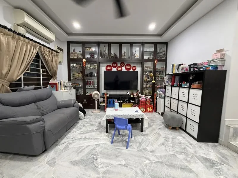 Living features: grey fabric 3-seater sofa, flat-screen TV on wall-mounted unit, black storage cabinet with white boxes, decorative shelves with collectibles, light grey marble flooring, curtains in beige, ceiling fan, small blue children's chair, coffee table, air conditioning unit; style: modern.