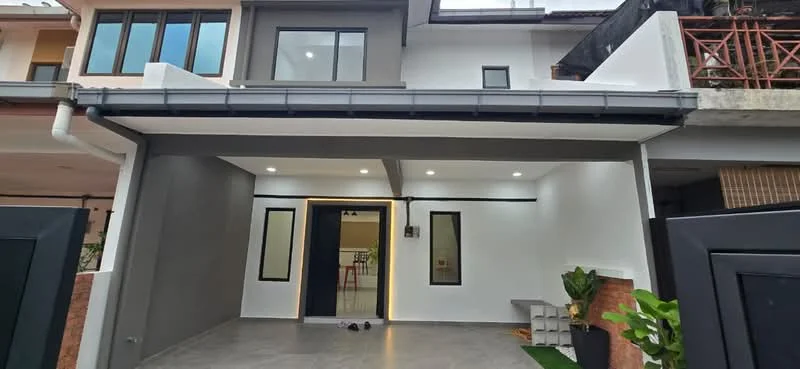 Exterior type: linked terrace house; features: grey painted facade, white painted walls, flat roof, single-storey, manicured lawn, concrete driveway, outdoor lighting, front porch area, glass door, sliding windows, decorative plants; style: modern.