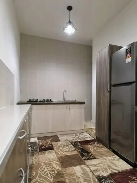 Kitchen features: light-colored cabinetry, stainless-steel fridge, double-burner gas hob, single-bowl stainless-steel sink, chrome pull-down faucet, white countertop, textured wall tiles, pendant light fixture, area rug with geometric pattern; style: modern.
