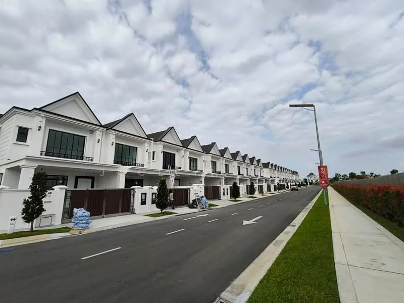 Exterior type: linked terrace house; features: white painted facade, pitched tile roof, multiple storeys, large windows, manicured lawn, paved walkway, street lighting, surrounded by greenery; style: modern.