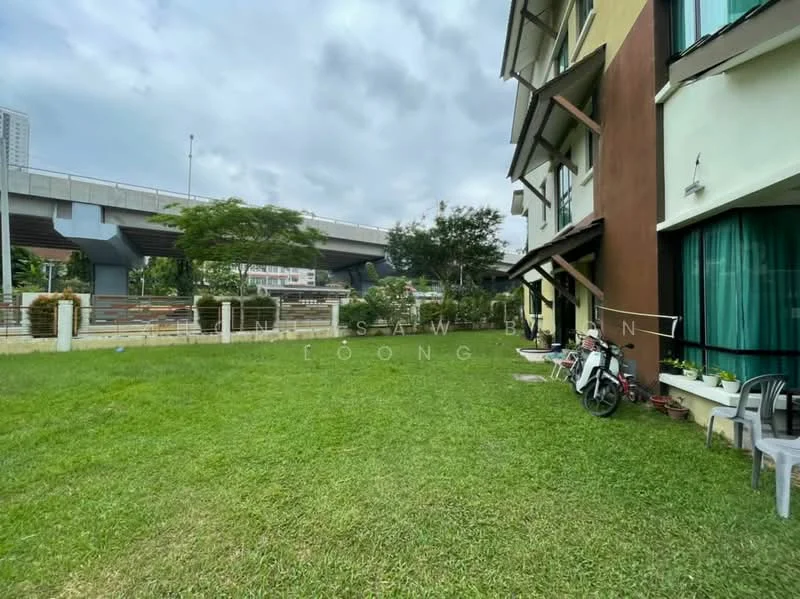 Exterior type: linked terrace house; features: manicured lawn, green grass area, concrete pathway, outdoor seating area with plastic chairs, bicycle parked, motorcycle parked, building with brown and cream facade, large windows, covered porch, proximity to elevated highway; style: modern.