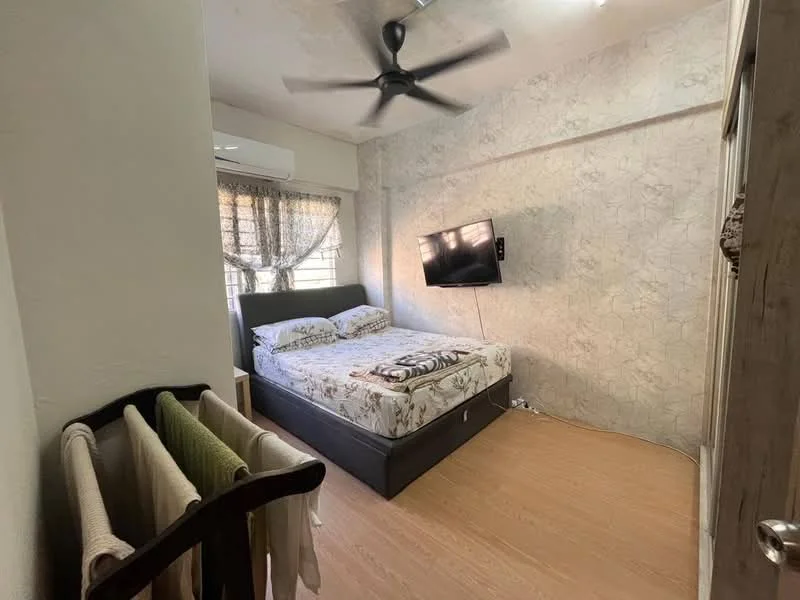 Bedroom features: queen-size bed with floral bedding, wall-mounted TV, 5-blade ceiling fan, window with sheer curtains, textured wallpaper, wooden flooring, built-in wardrobe, decorative wall paneling; style: modern.