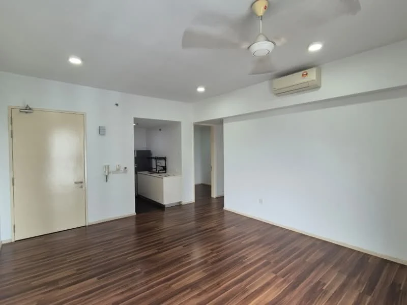Living features: laminate wood flooring, white painted walls, 5-blade ceiling fan with light, wall-mounted split AC, recessed LED downlights, door leading to hallway, open layout to kitchen, large windows for natural light; style: modern.