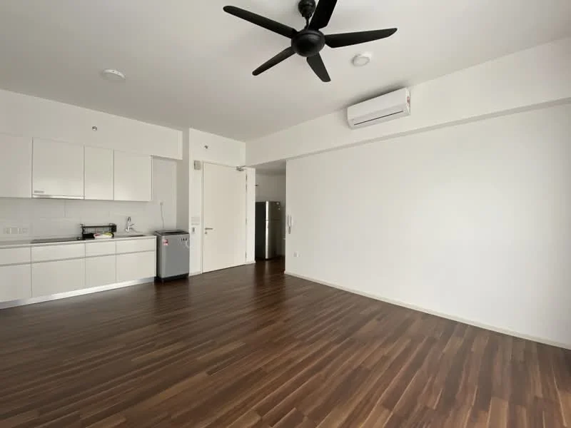 Living features: wooden flooring, white painted walls, 5-blade ceiling fan, wall-mounted split AC, kitchenette with white cabinets, stainless-steel fridge, countertop with sink, open layout; style: modern.