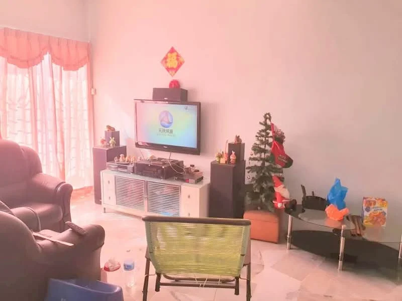 Living features: black leather armchair, green folding chair, TV on stand, decorative items on TV stand, Christmas tree, glass coffee table, light-colored walls, curtains with valance, marble flooring.