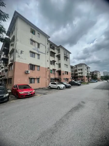 Exterior type: low-rise apartment block; features: 3-storey building, cream painted facade, multiple balconies, air conditioning units visible, parking spaces in front, surrounding greenery, asphalt driveway, cloudy sky; style: modern.