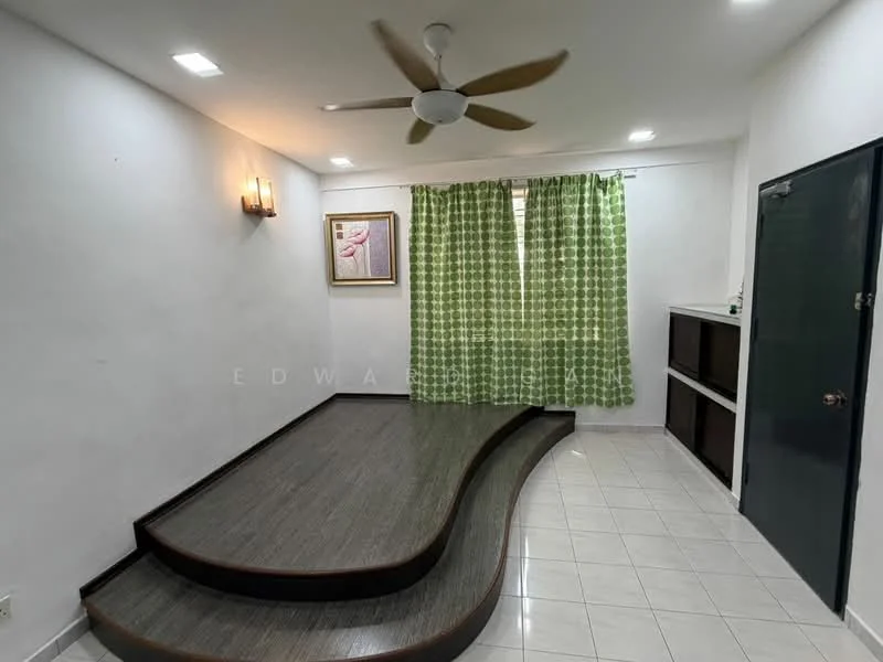 Living features: wooden flooring, white painted walls, 5-blade ceiling fan, green patterned curtains, wall-mounted light fixture, built-in cabinetry, curved platform, tile flooring, framed artwork; style: modern.