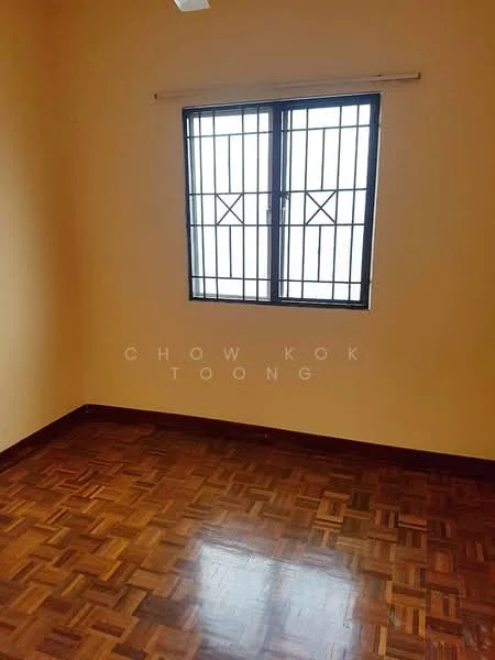 Room features: yellow painted walls, parquet wood flooring, square window with metal grille, ceiling fan.