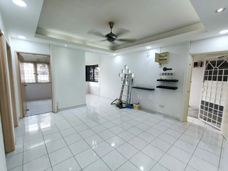 Living features: white painted walls, polished ceramic tile flooring, tray ceiling with recessed lighting, 5-blade ceiling fan, floor-to-ceiling windows, sliding glass door, built-in shelves, ladder, open layout, natural light from windows; style: modern.