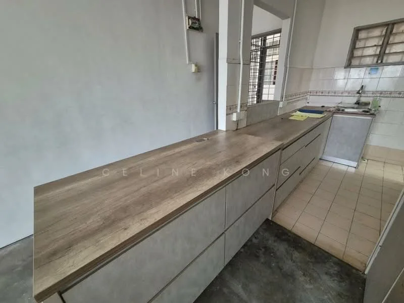 Kitchen features: laminate countertop, grey cabinetry, single-bowl stainless-steel sink, chrome pull-down faucet, built-in oven, freestanding range oven, ceramic tile flooring, wall-mounted shelves, window with grid pattern, neutral wall colour, open layout, tile backsplash; style: modern.