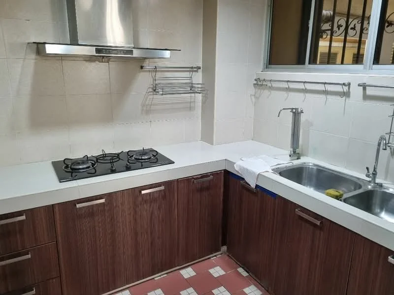 Kitchen features: laminate cabinetry in dark wood, white countertop, double-bowl stainless-steel sink, chrome pull-down faucet, 4-burner gas hob, stainless-steel range hood, tile backsplash, cream tiled walls, pink and white checkered flooring, open shelving, wall-mounted utensil rack; style: modern.