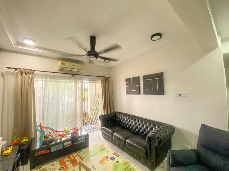 Living features: black leather chesterfield sofa, 3-blade ceiling fan, recessed downlights, floor-to-ceiling sliding glass door, sheer curtains, wooden coffee table, colorful area rug with geometric pattern, framed artwork on walls, air conditioning unit; style: modern; view: garden.