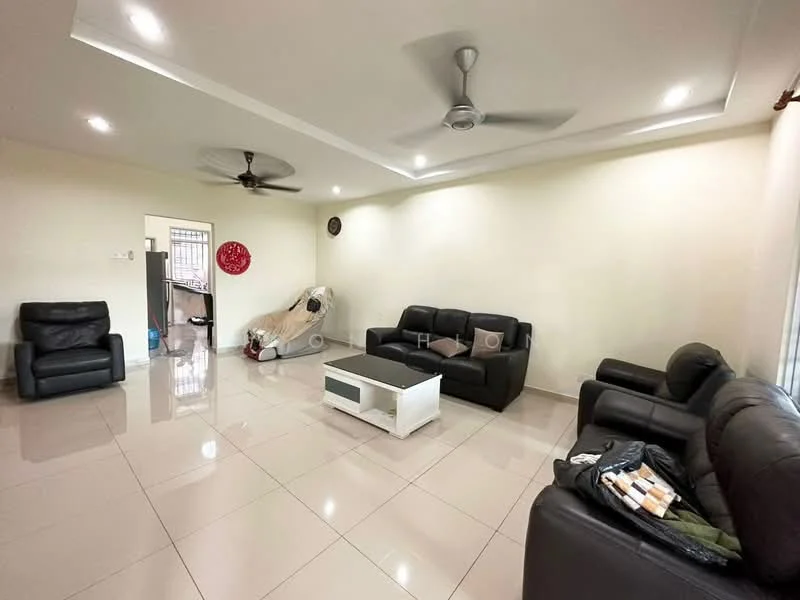 Living features: cream painted walls, glossy tile flooring, tray ceiling, 5-blade ceiling fan, 3-seater black leather sofa, 2-seater black leather sofa, coffee table with white surface, decorative wall clock, large windows with sheer curtains, area rug, wall-mounted TV, decorative items on the coffee table; style: modern.