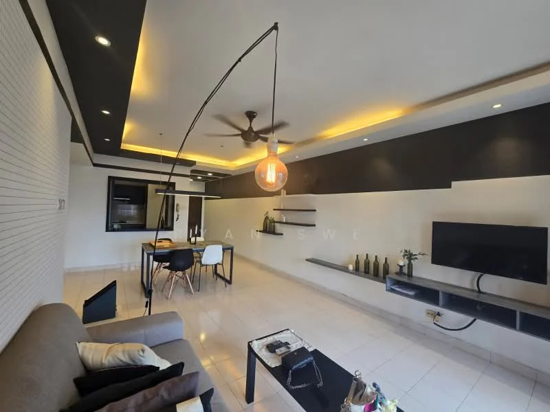 Living features: sofa in grey fabric, coffee table, wall-mounted TV, TV console, pendant lamp, 5-blade ceiling fan with light, recessed downlights, white painted walls, tile flooring, decorative wall with black accents, dining table with chairs, decorative items on shelves; style: modern.