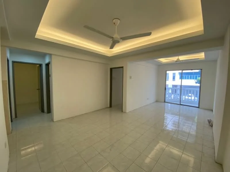 Living features: white painted walls, glossy ceramic tile flooring, tray ceiling with recessed lighting, 5-blade ceiling fan, sliding glass door leading to balcony, natural light from large windows, neutral color palette, open layout; style: modern.