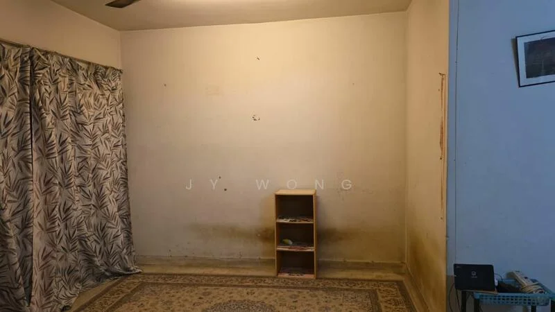 Room features: plain white walls, carpeted flooring, ceiling fan, curtains with leaf pattern, wooden bookshelf, decorative wall frame, area rug with geometric pattern.