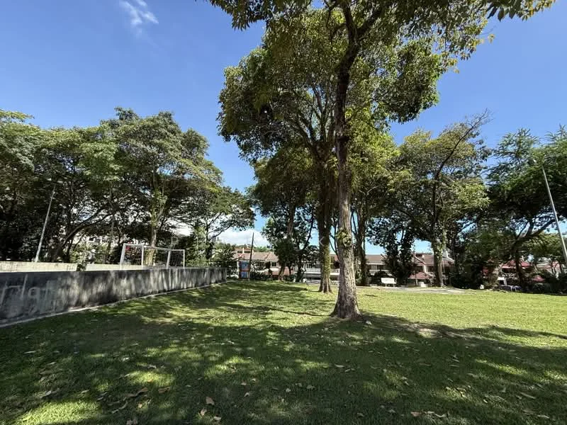 Exterior type: landscape garden; features: manicured lawn, mature trees, paved walkway, greenery, park benches, outdoor lighting; style: tropical-modern.