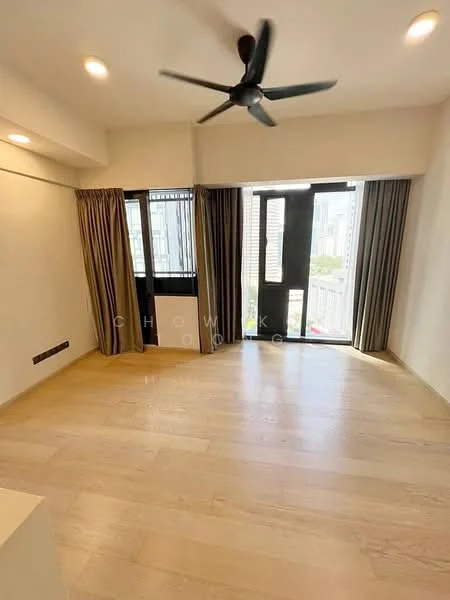 Living features: wooden flooring, 5-blade ceiling fan, floor-to-ceiling windows, sliding glass door, sheer curtains, blackout curtains, neutral wall colour, recessed downlights; style: modern; view: city.
