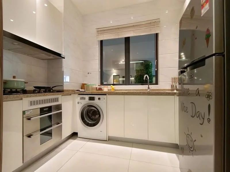 Kitchen features: white glossy cabinetry, granite countertop, stainless-steel built-in oven, stainless-steel gas hob, stainless-steel range hood, front-load washing machine, stainless-steel fridge, white tiled backsplash, single-bowl stainless-steel sink, chrome pull-down faucet, window with sheer curtains, recessed downlights, ceramic tile flooring; style: modern; view: garden.