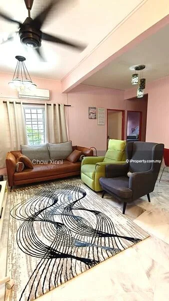 Living features: 3-seater leather sofa in brown, recliner chair in green, 2-seater fabric sofa in grey, area rug with abstract pattern, ceiling fan with 5 blades, wall-mounted air conditioning unit, curtains in light beige, decorative pendant lights, marble tile flooring, painted walls in light pink; style: modern.