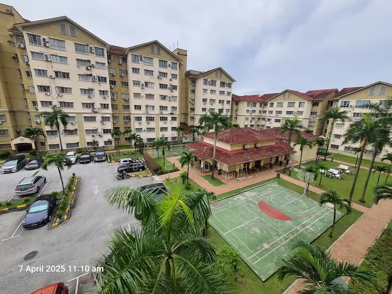 Exterior type: low-rise apartment block; features: 4-storey building, red tiled roof, cream painted facade, basketball court, manicured lawn, palm trees, parking lot with multiple vehicles, outdoor seating area, landscape garden; style: modern.