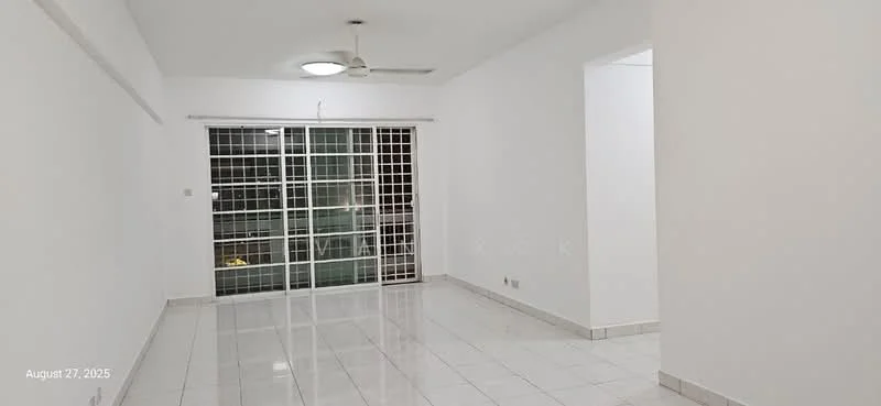 Living features: white painted walls, glossy white floor tiles, ceiling fan, sliding glass door, grille security door, large windows, natural light, open layout; style: modern.
