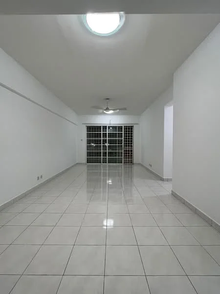 Living features: white painted walls, glossy ceramic tile flooring, ceiling fan, recessed ceiling light, sliding glass door, floor-to-ceiling windows, natural light, open layout; style: modern.