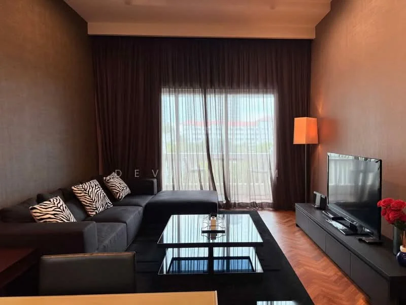 Living features: 3-seater fabric sofa in dark grey, zebra print cushions, black coffee table with glass top, wall-mounted TV, TV console in dark wood, floor-to-ceiling windows, sheer curtains, dark wood flooring, decorative wall lamp, area rug in black, vase with red flowers; style: modern; view: city.