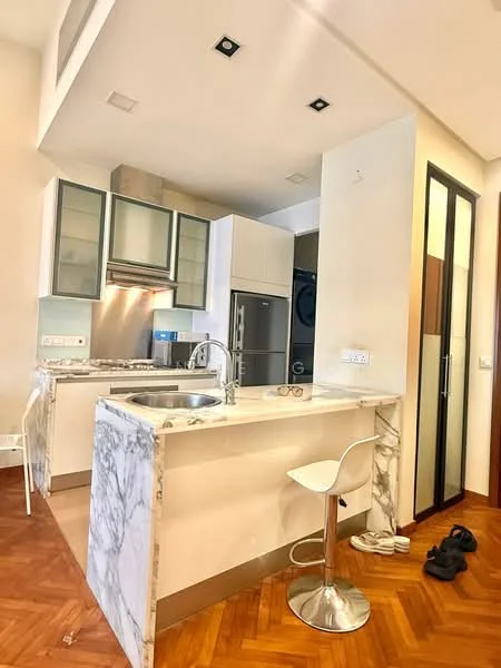 Kitchen features: marble countertop, single-bowl stainless-steel sink, chrome pull-down faucet, stainless-steel range hood, built-in oven, freestanding fridge, glass-front upper cabinets, white lower cabinets, parquet wood flooring, recessed downlights, open layout, bar stool seating; style: modern.