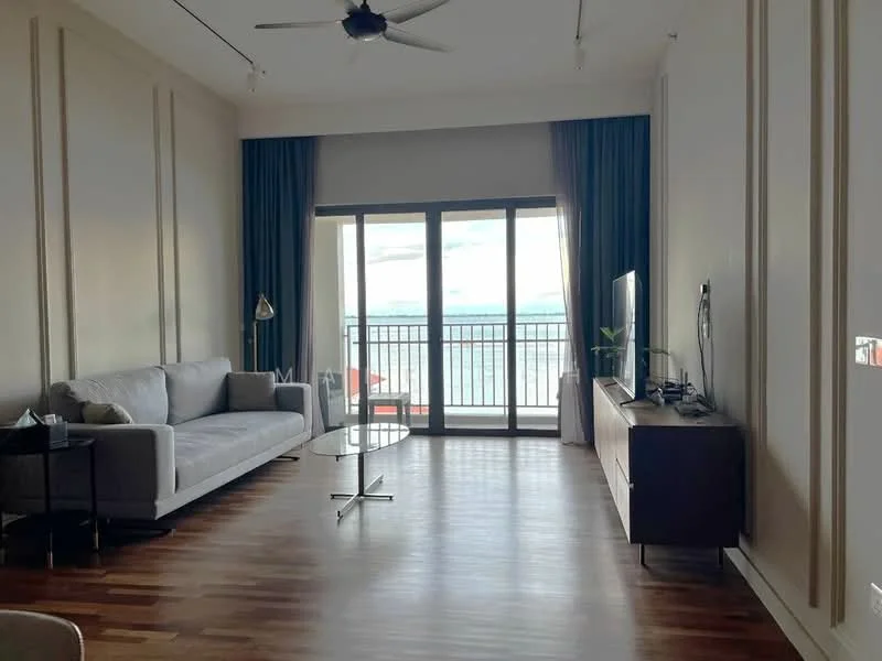 Living features: 3-seater fabric sofa in light grey, glass coffee table, wooden flooring, floor-to-ceiling windows, sliding glass door, curtains in dark blue, wall-mounted TV, TV console in dark wood, ceiling fan with light, decorative wall paneling; style: modern; view: sea.
