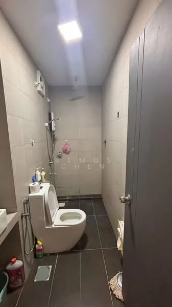 Bathroom features: grey tiled walls, dark grey floor tiles, one-piece toilet, wall-mounted shower head, handheld shower, shower curtain, sink with cabinet, mirror, towel rack, soap dispenser, toilet paper holder; style: modern.