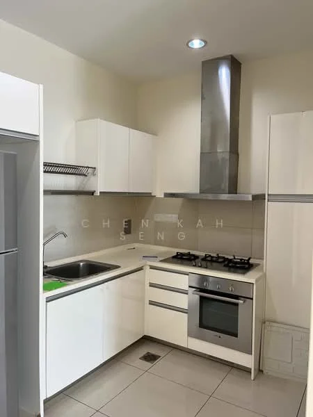Kitchen features: white cabinetry, stainless-steel range hood, built-in oven, 4-burner gas hob, single-bowl stainless-steel sink, chrome pull-down faucet, ceramic tile flooring, wall-mounted shelving, grey backsplash, recessed downlights; style: modern.