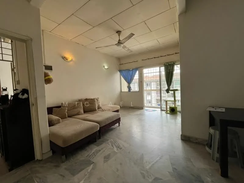 Living features: 3-seater fabric sofa in beige, marble flooring, ceiling fan, floor-to-ceiling windows, sheer curtains, decorative wall sconce, light-colored walls, open layout, natural light from windows, view of city skyline; style: modern; view: city.