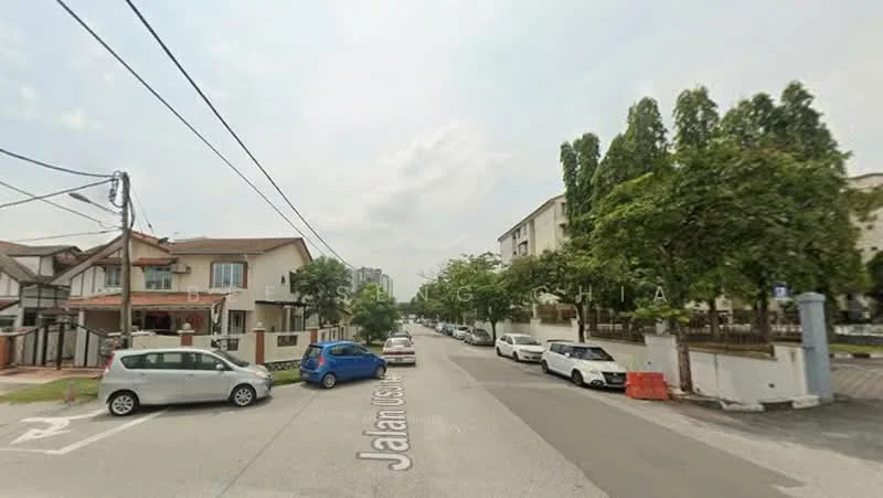 Exterior type: linked terrace house; features: two-storey linked terrace houses, manicured lawns, mature trees lining the street, residential street view, multiple parked cars, sidewalks, street signage, overhead power lines; style: modern.