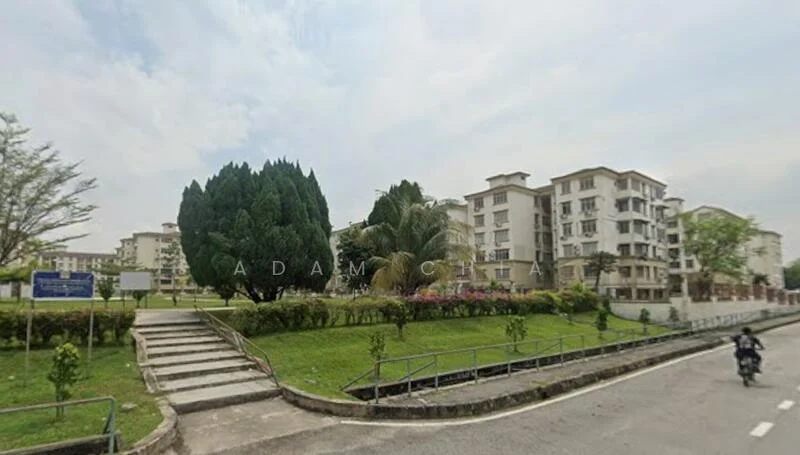 Exterior type: low-rise apartment block; features: manicured lawn, mature trees, tropical landscaping, flower beds, sidewalk leading to entrance, parking area, multiple-storey building, surrounded by greenery; style: modern.