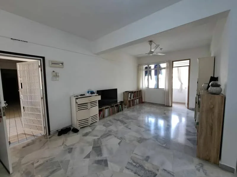 Living features: white painted walls, marble flooring, 5-blade ceiling fan, large windows with sheer curtains, TV console, bookshelf, open layout, natural light; style: modern.