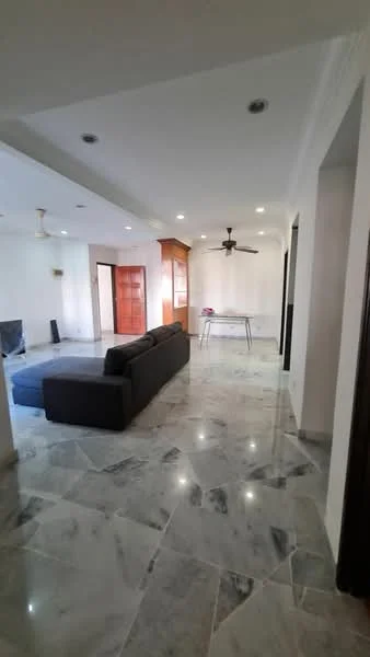 Living features: marble flooring, 5-blade ceiling fan, recessed downlights, sofa in dark fabric, coffee table, open layout, wall with wooden paneling, large windows, neutral wall color; style: modern.