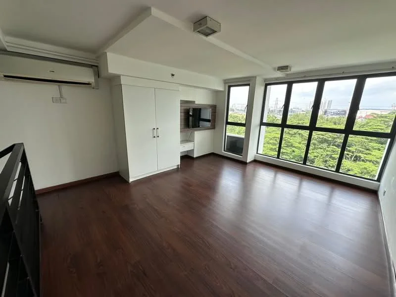 Living features: laminate flooring, white painted walls, exposed ceiling with recessed lighting, floor-to-ceiling windows, sliding glass door, built-in TV console, air conditioning unit, view of greenery; style: modern; view: garden.