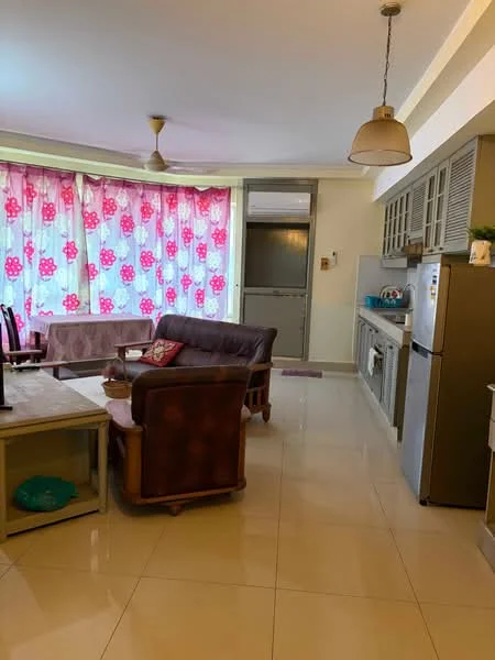 Living features: 3-seater leather sofa, coffee table, TV console, wall-mounted TV, area rug, ceiling fan, pendant light, large windows with floral curtains, tile flooring, open layout to kitchen, built-in cabinets, refrigerator, washing machine; style: modern.