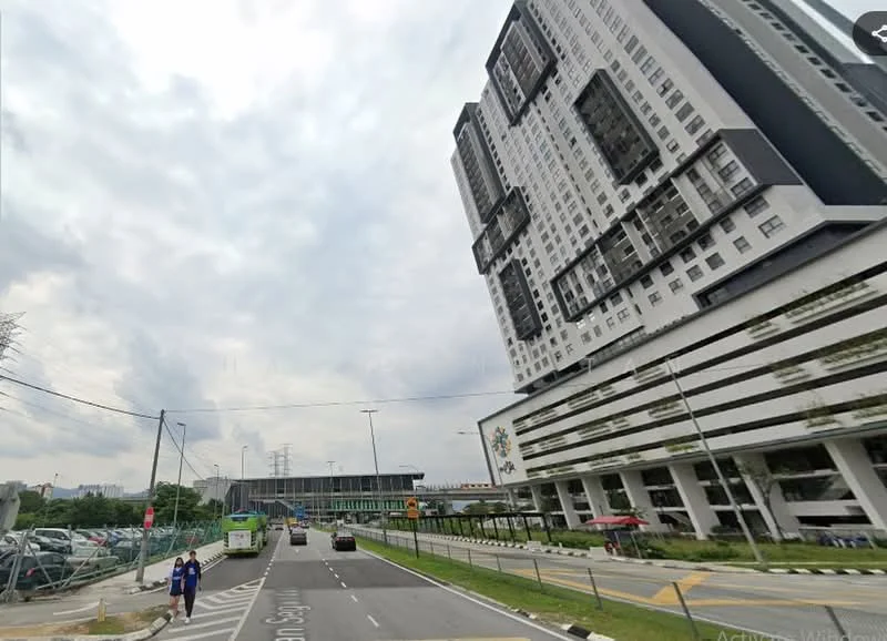 Exterior type: high-rise condominium; features: glass curtain wall, white painted facade, projecting balconies, multiple storeys, parking deck, surrounded by greenery, urban context, adjacent to main road; style: modern.