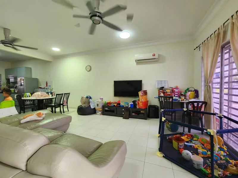 Living features: 3-seater leather sofa in light beige, 2 ceiling fans, wall-mounted TV, white painted walls, tile flooring, recessed ceiling lights, air conditioning unit, large window with sheer curtains, decorative wall clock, children's playpen, various toys and storage boxes, dining table with chairs; style: modern.
