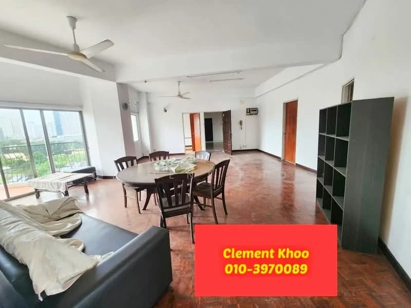 Living features: large windows with city view, wooden flooring, ceiling fan, dining table with chairs, sofa, open layout, white painted walls, natural light; style: modern; view: city.