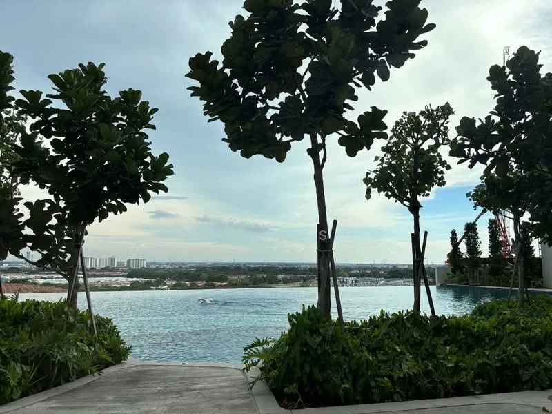 Exterior type: swimming pool deck; features: infinity pool, landscaped garden, manicured lawn, tropical landscaping, surrounded by trees, city skyline view, pool deck with loungers; style: modern.