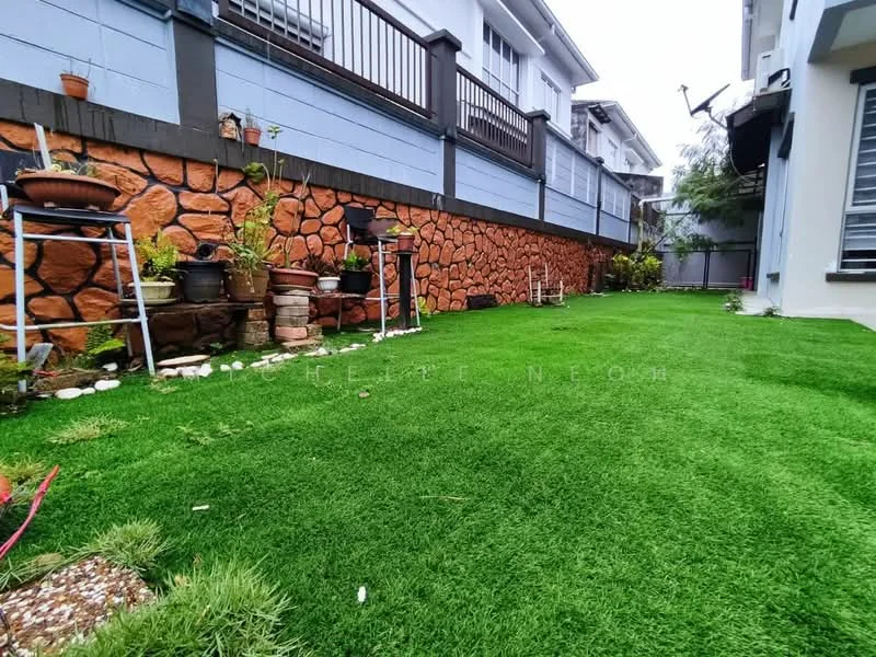 Exterior features: artificial grass lawn, stone-clad wall, potted plants, decorative stones, fencing, outdoor furniture, garden area; style: modern.