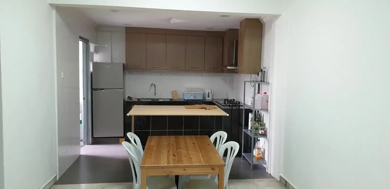 Kitchen features: brown cabinetry, black countertop, stainless-steel fridge, built-in oven, 4-burner gas hob, kitchen island with breakfast bar, white walls, recessed downlights, tile backsplash, open shelving, dining table with wooden surface, 4 white dining chairs; style: modern.