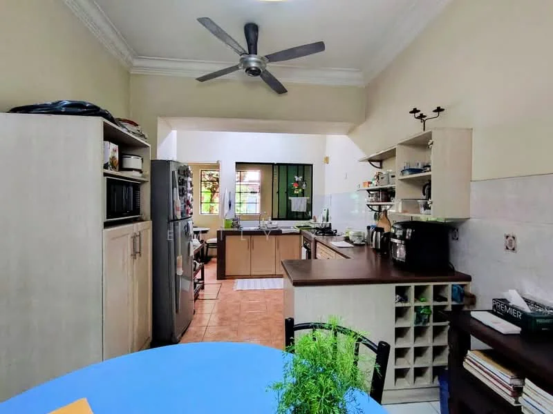 Kitchen features: single-bowl stainless-steel sink, chrome pull-down faucet, granite countertop, white shaker cabinets, built-in oven, freestanding range oven, stainless-steel side-by-side fridge, microwave, kitchen island with breakfast bar, ceiling fan, tile flooring, wall-mounted shelves, window with view to garden, decorative plants on countertop; style: modern; view: garden.