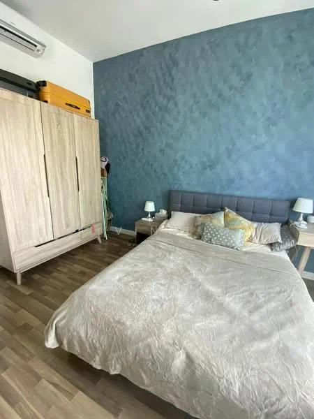Bedroom features: king-size bed with beige bedding, upholstered headboard in grey, wooden wardrobe with sliding doors, two bedside tables, table lamps on bedside tables, textured blue accent wall, laminate flooring, wall-mounted split AC; style: modern.